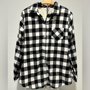 Women’s Large White & Black Buffalo Plaid Shirt